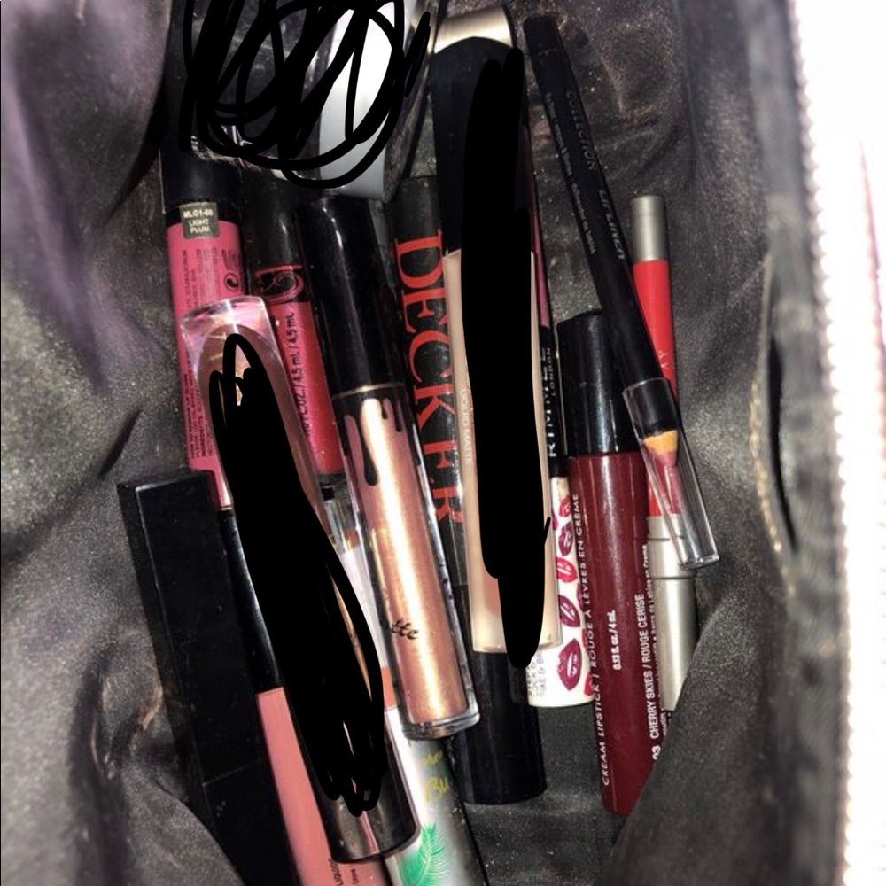 Makeup - Picture 3 of 8